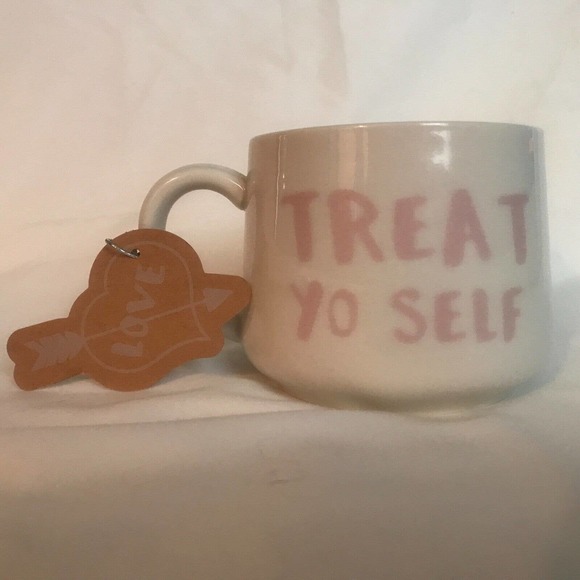 Whimsical Cupboard "Treat Yo Self". 10oz. 3" & 3 1/4". Cupcake Surprise NWT. - Picture 3 of 8